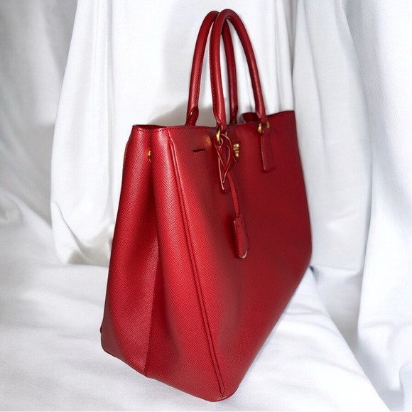 Prada Saffiano Lux Large Tote in Fuoco (Red) / Circa 2012 - Picture 3 of 11